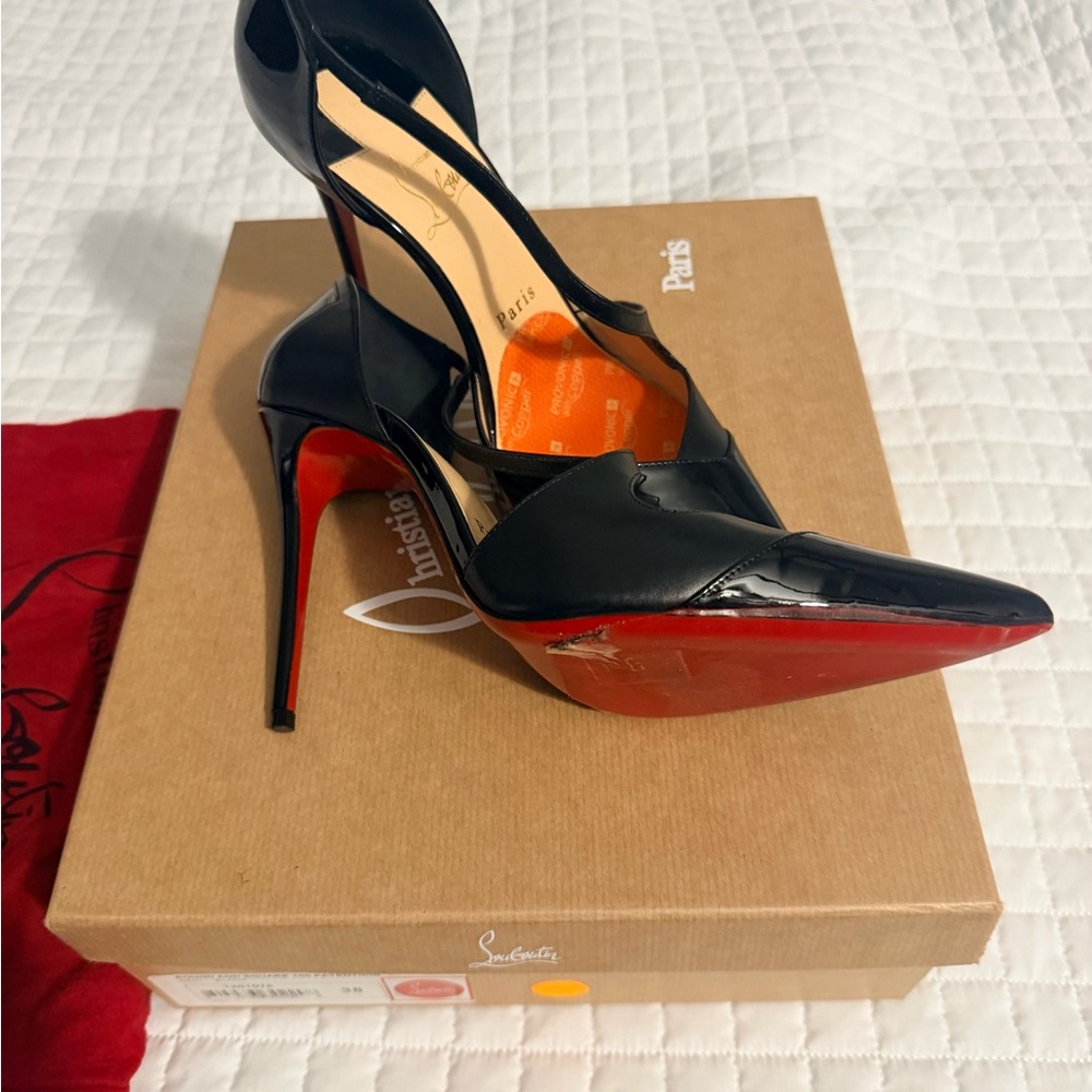Christian Louboutin Patent Black Heels with Signature Red Soles - Picture 1 of 7
